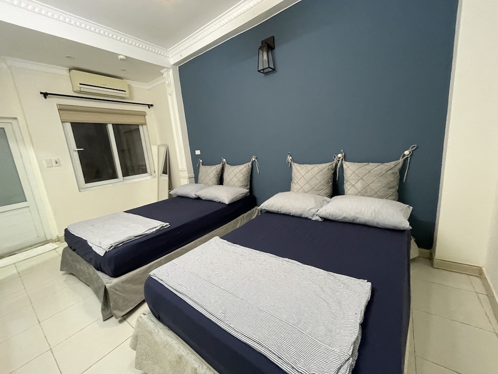sword lake hostel