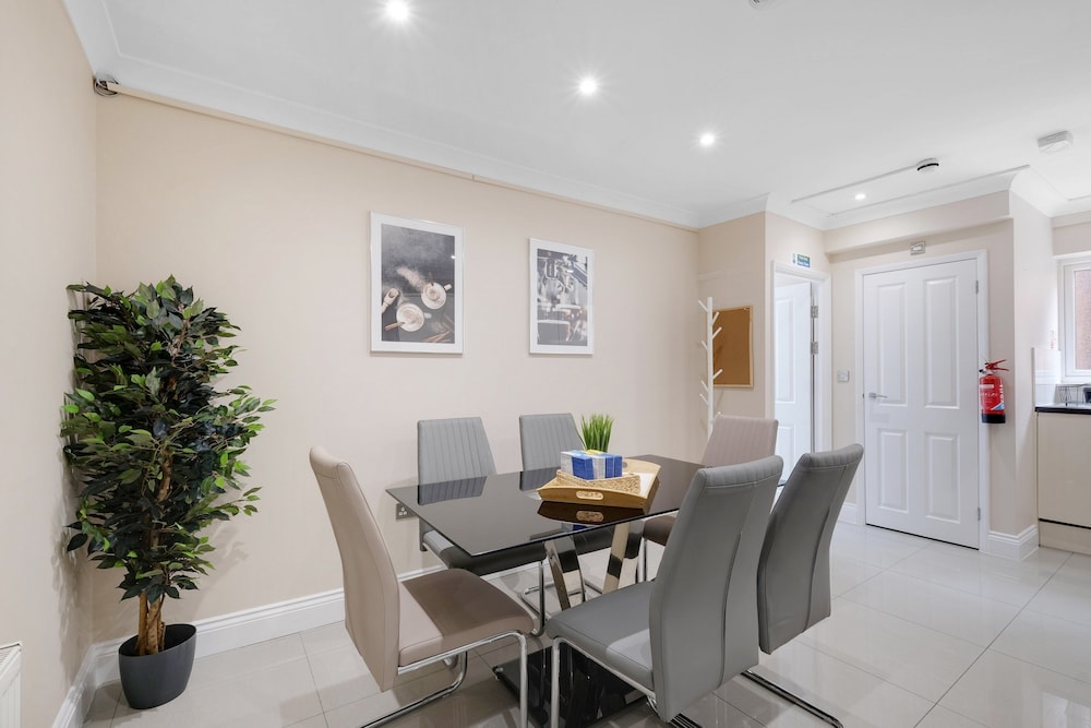 Stylish 4 Bedroom Home in Brightside Ave
