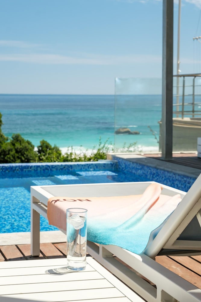 Villa Bleu Blanc in Camps Bay With Pool and Views