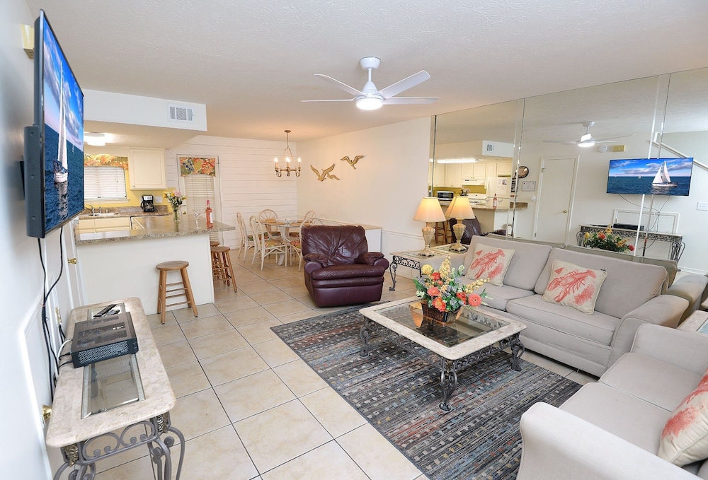 133 West Leslie Lane 2 Bedroom Townhouse