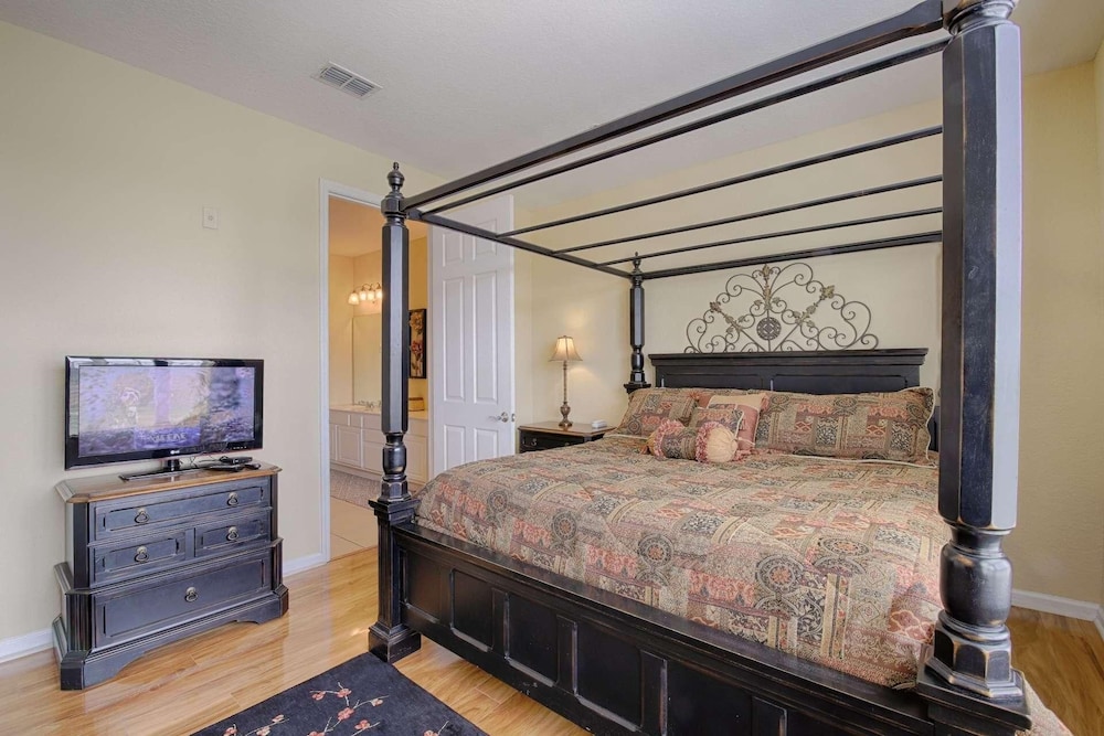5048 Vista Cay
