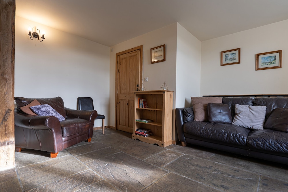 The Holmes Barn - Sleeps 16 - Pet Friendly view 5