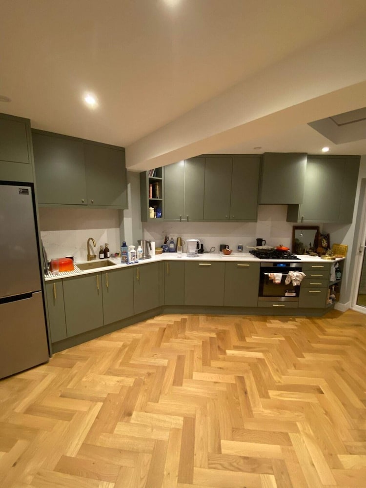 Gorgeous 2BD Flat - 5 Mins to Clapham Junction!