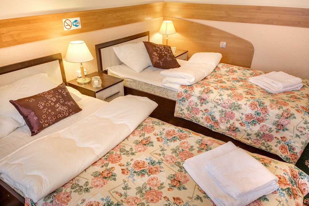 #513 OREKHOVO APARTMENTS with shared bathroom
