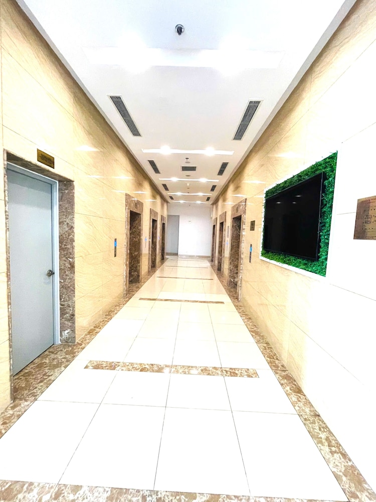 Diamond Suite Golden King