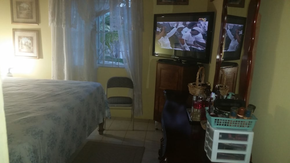 Palm Cove - 2 Bedroom Cottage