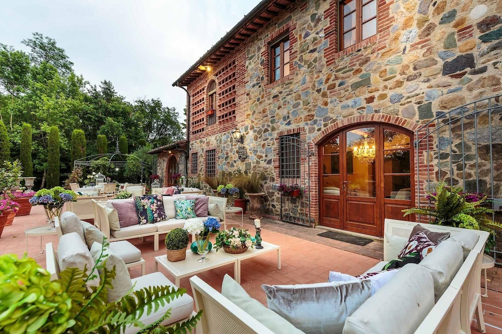 Villa Medicea in Orentano view 5