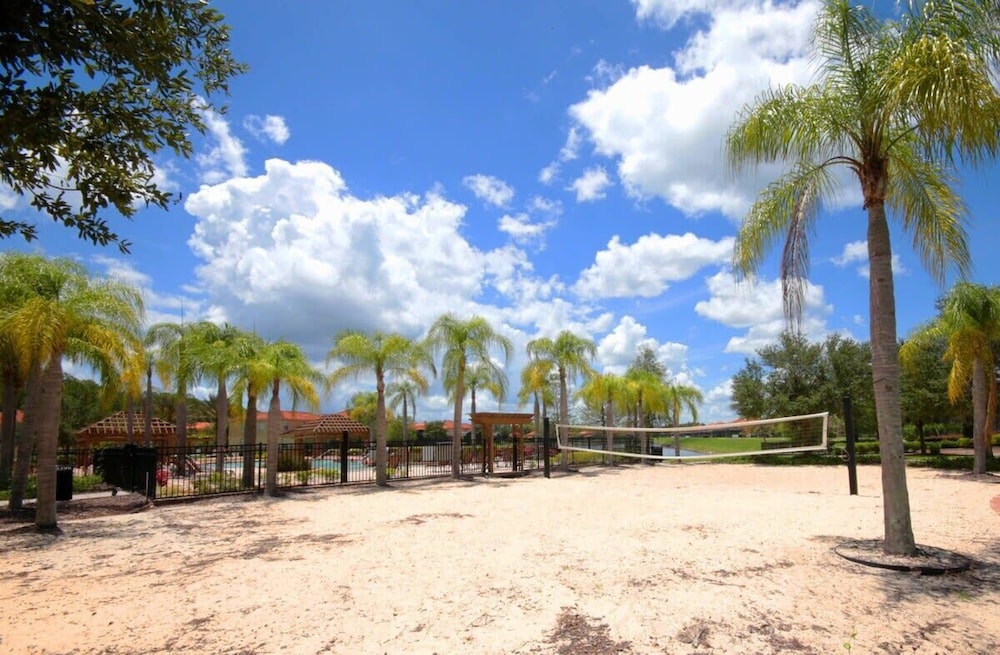 Gorgeous 4 Bedroom w/ Pool Close to Disney 920