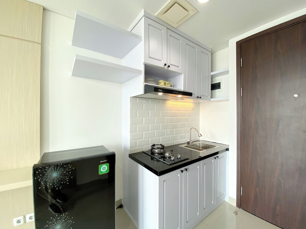 White Toned Style Studio At Lrt City Bekasi Apartment