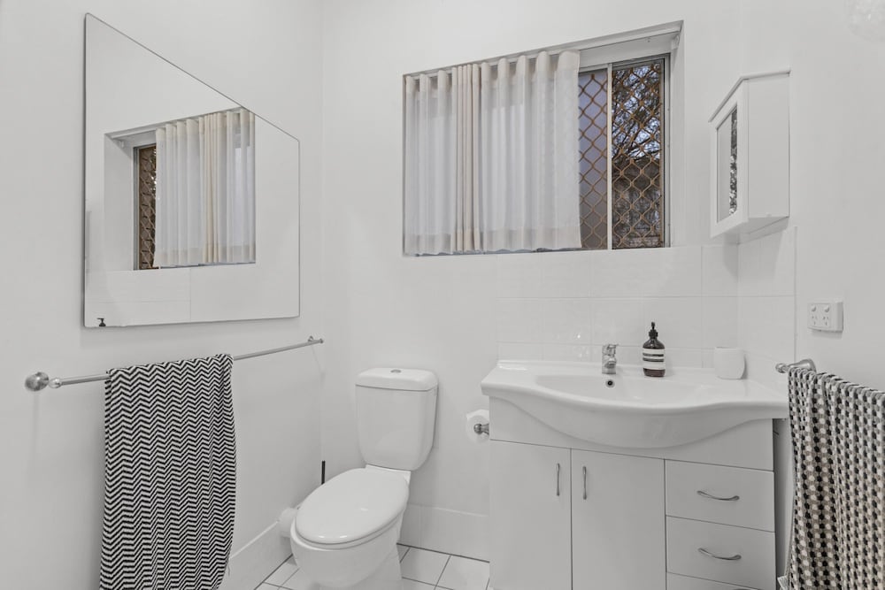 Charming 2-bed Terrace in Prestigious Ascot