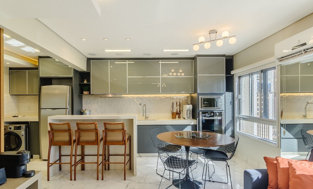 Apart w/ 2 Suites in Condominium With Pool Swr1502