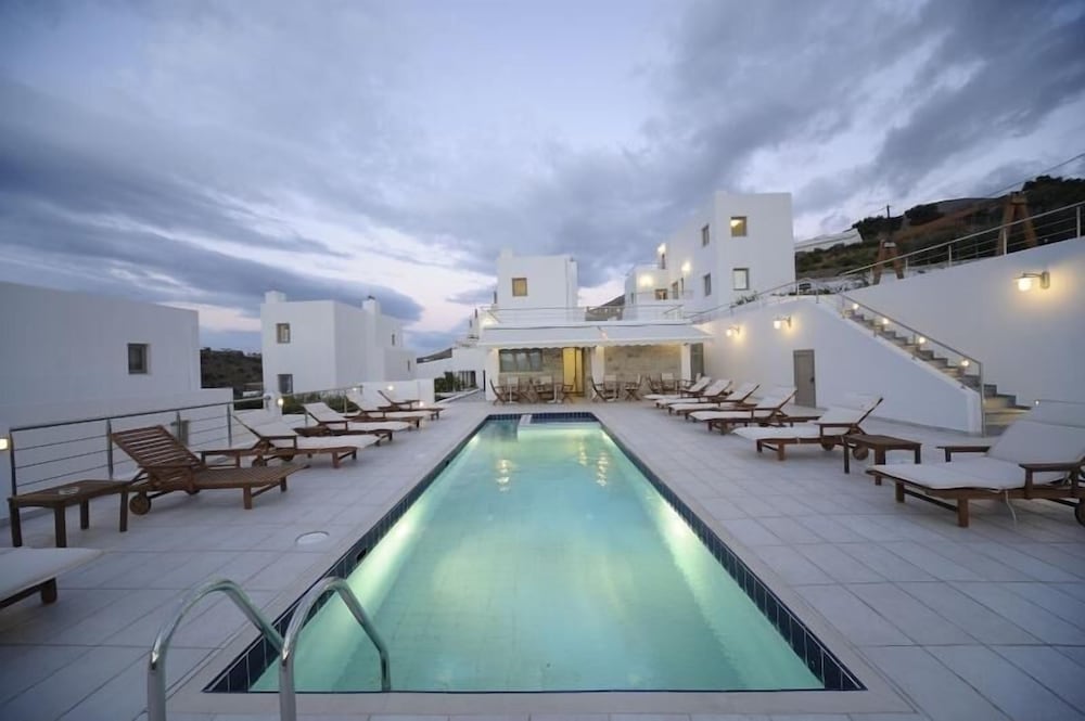 Lenikos Resort
