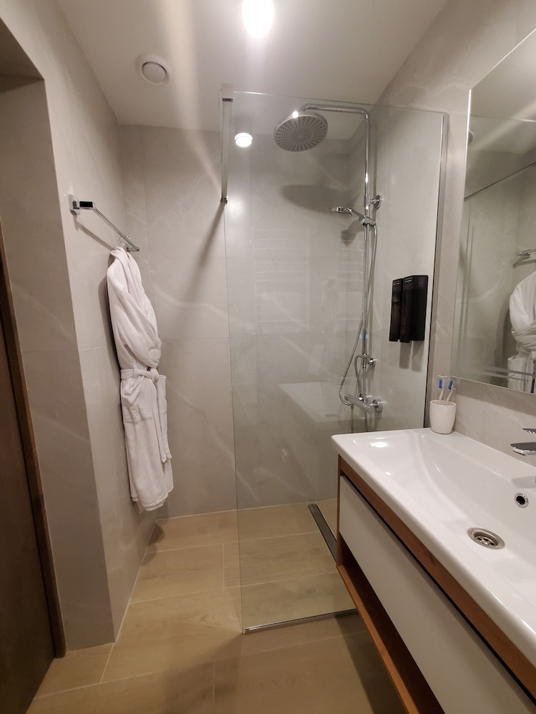 The Whispering Oaks Retreat