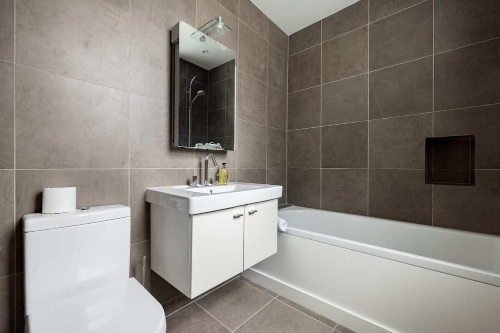 The Chelsea Nest - Stylish 2bdr With Balcony