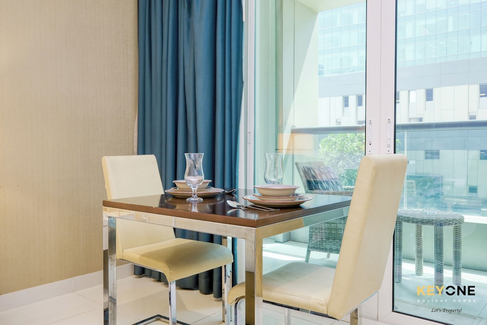 The Cosmopolitan Spacious Studio