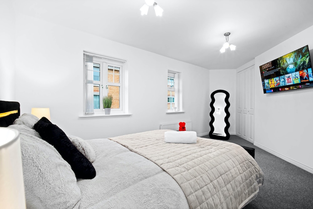 House - Sleeps 6, Garden & Free Parking
