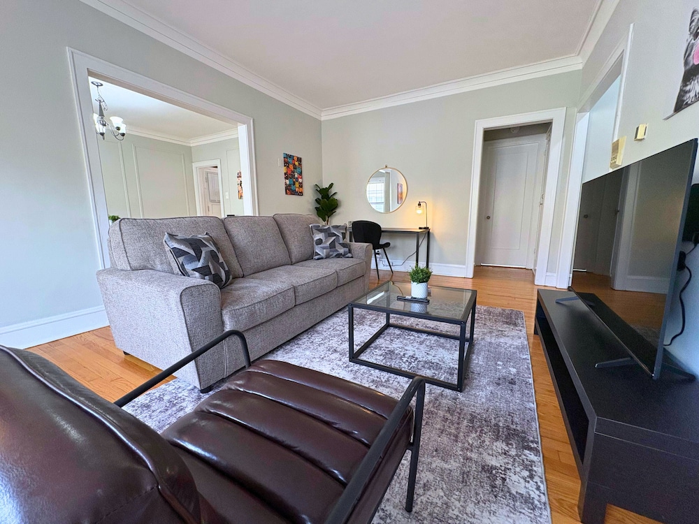 Charming 1BR in Evanston - Hinman B3