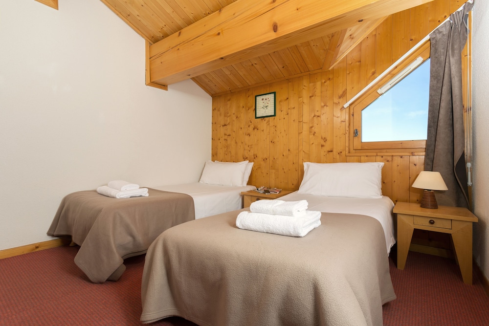 Madame Vacances Les Chalets des Praz view 3