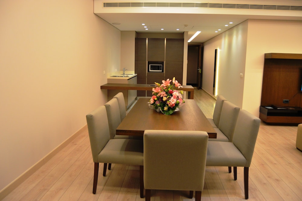 Country Lodge Hotel & Resort