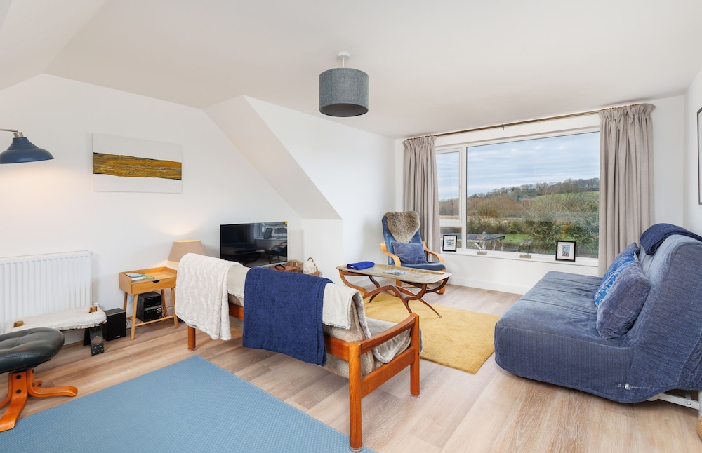 Sea Breeze Your Coastal Sanctuary in Sandown