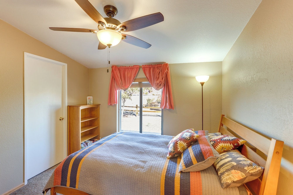 Stunning Views: Quiet Bluff Home Near Hiking! view 2