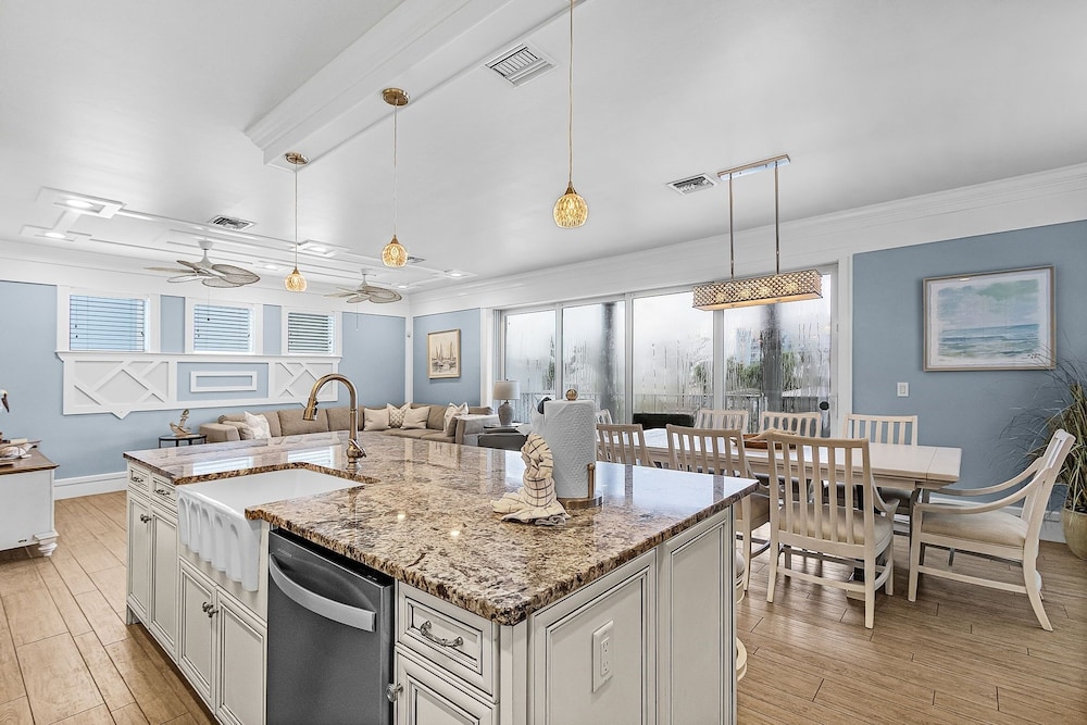 571 Seabatical: Canal Front With Pool! 5 Bedroom Home