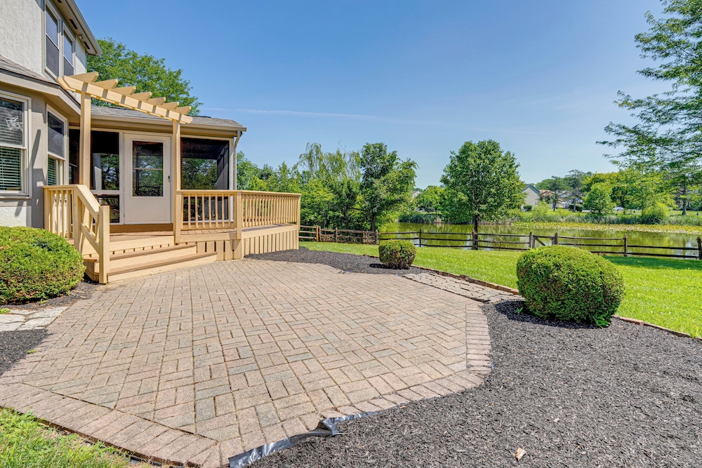Families Welcome: Lake-view Home, 2 Mi to Gahanna!