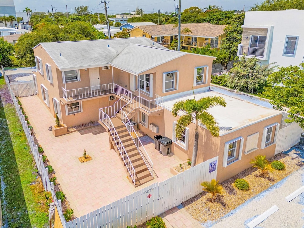 Lauderdale Breeze Villas