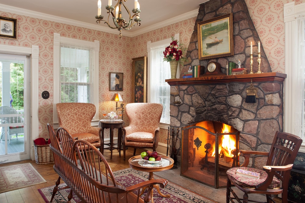 Thorp House Inn & Cottages