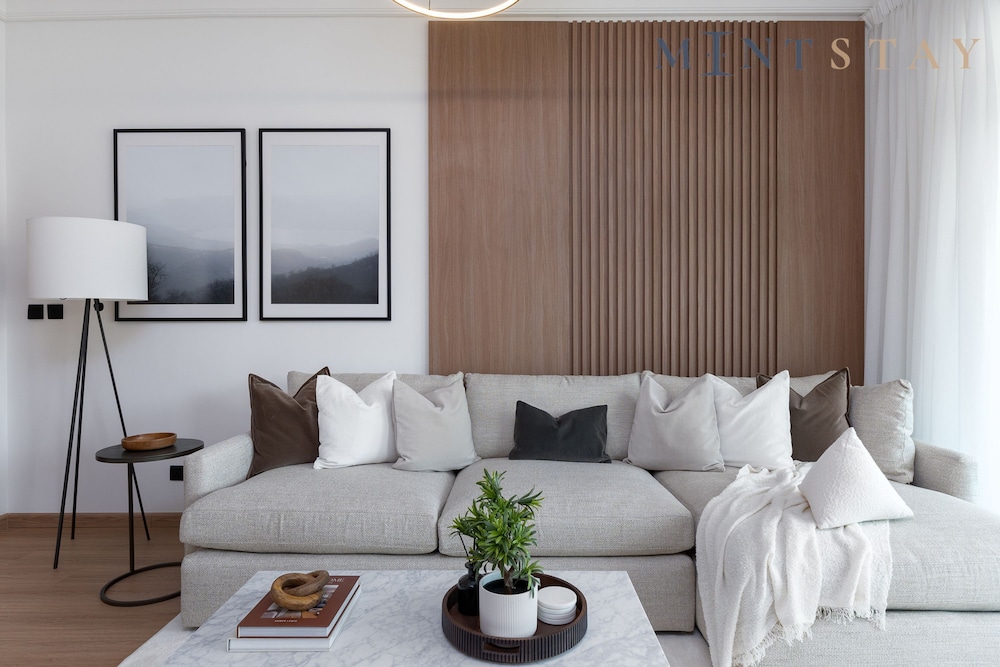 Sleek 2BR Apt at the Palm w Beach Access