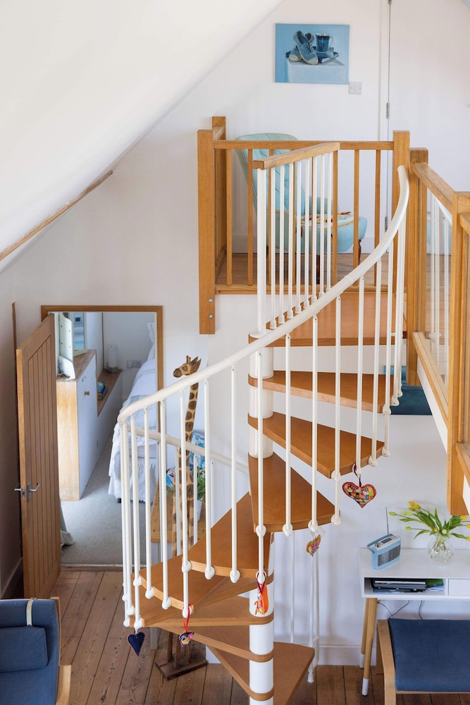 Spacious Coastal Retreat for 10 in West Wittering