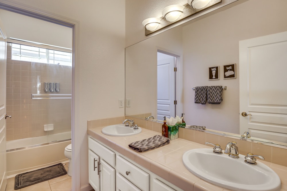 Sparks Home w/ Lake Access, 5 Mi to Downtown Reno! - Property Image 10
