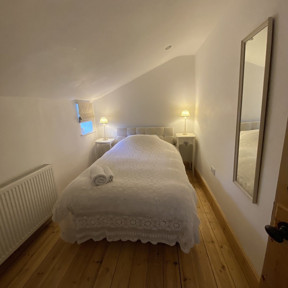 French Themed 2-bed Cottage on the Norfolk Wash view 2