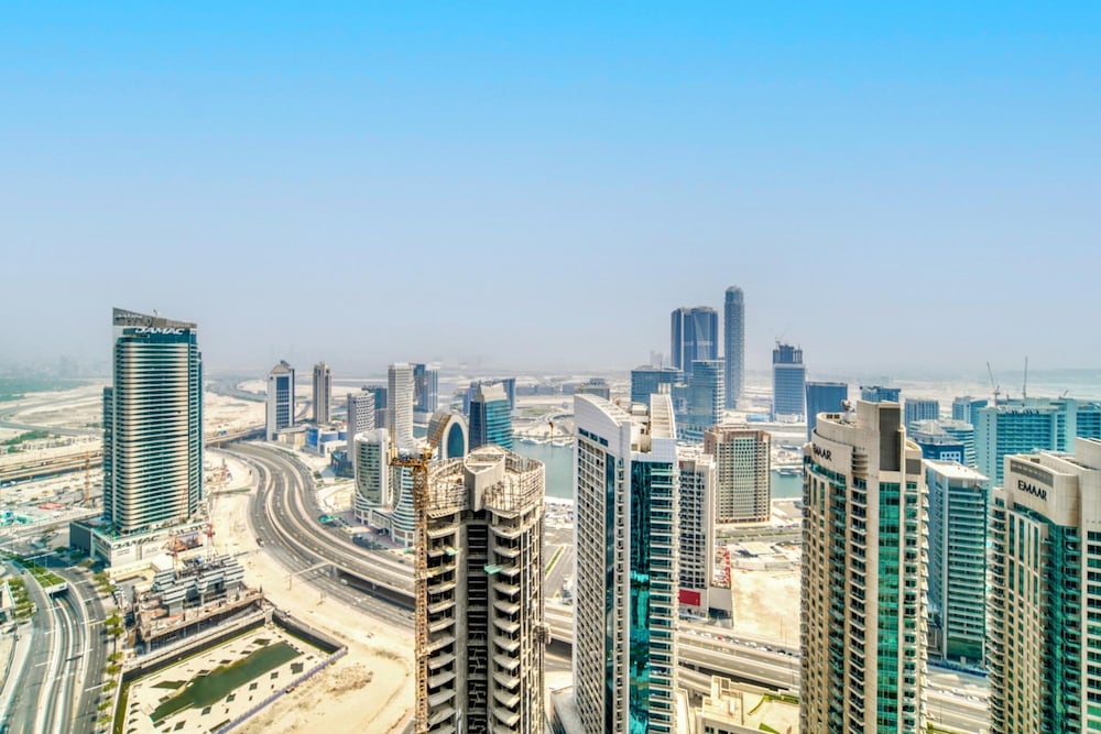 City Lights and Luxury Living Close to Dubai Mall