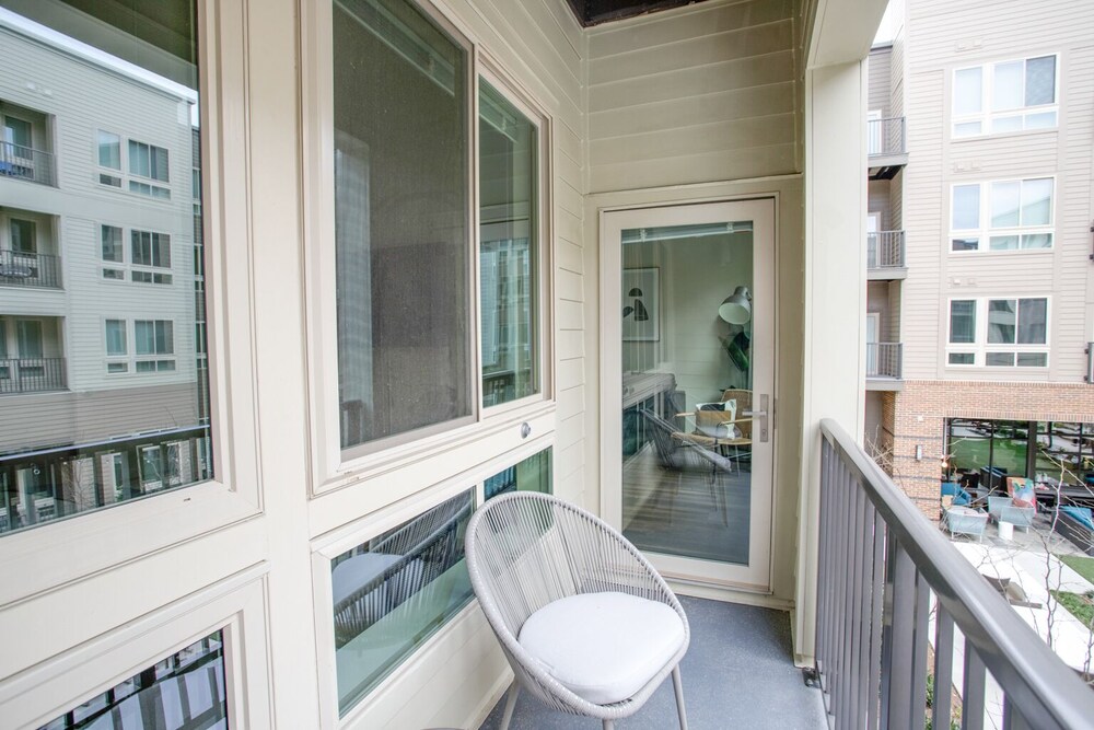 Fun & Comfort Await Alexandria Apartment