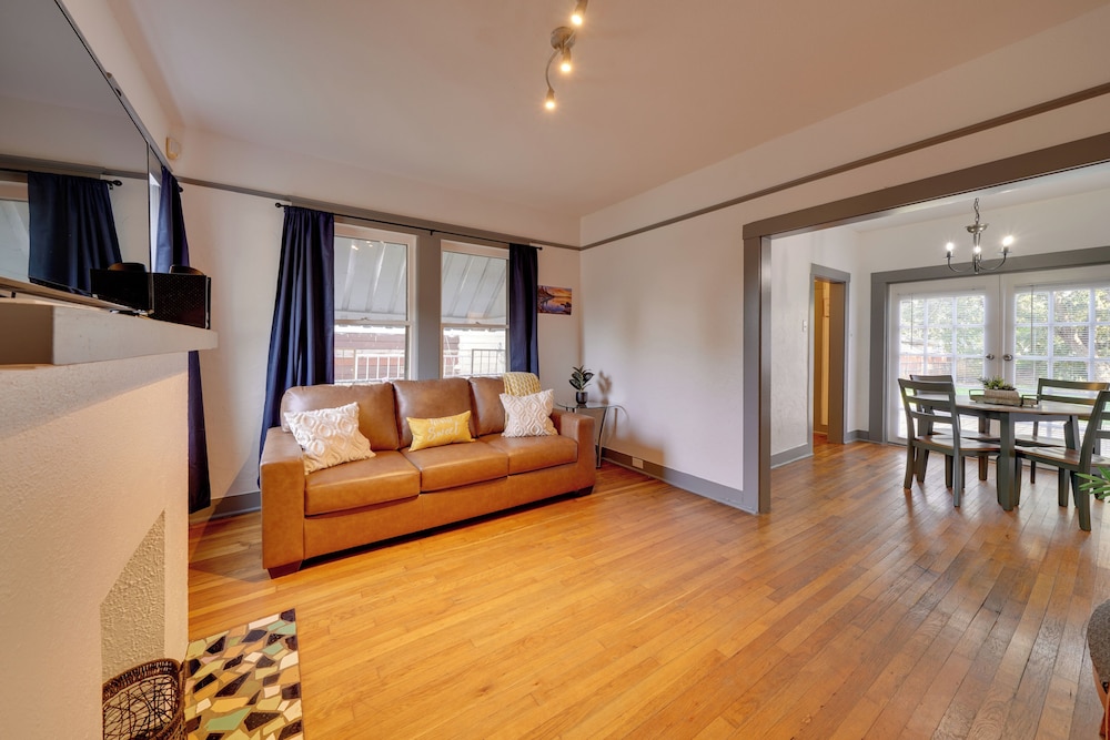 4 Mi to Downtown! Cozy Bungalow in San Antonio