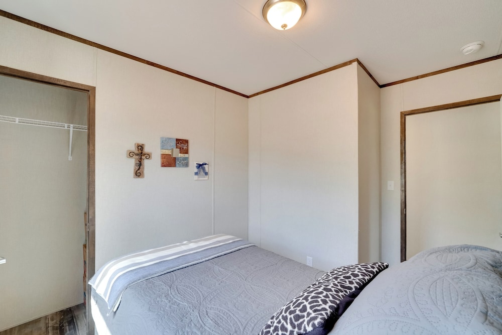 Peaceful Countryside Home w/ Yard in Hawley