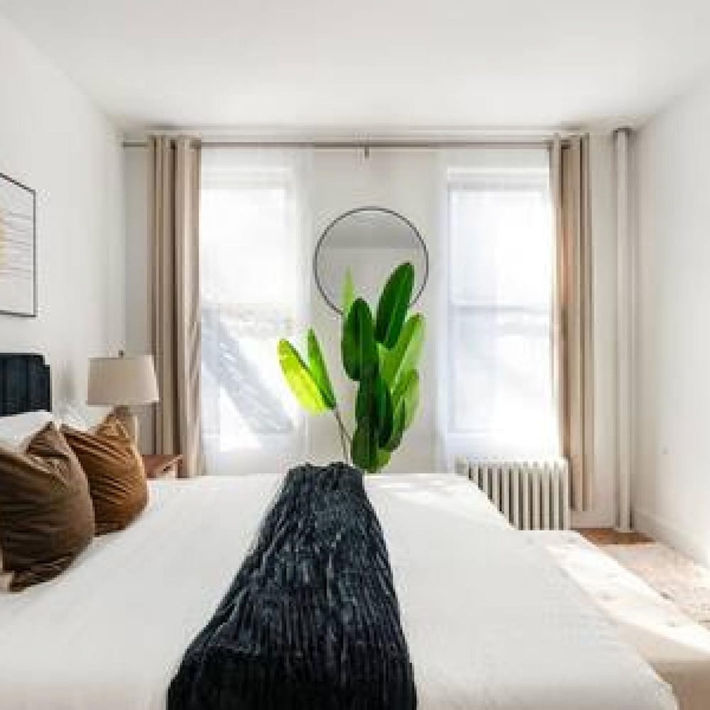 444-2e Modern 2BR Hell s Kitchen