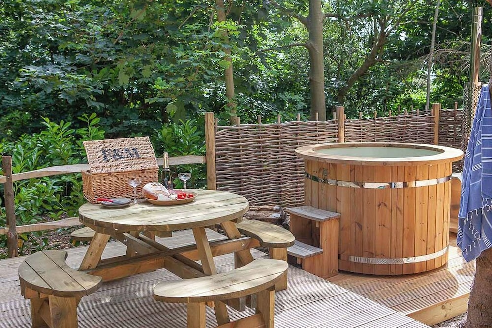 Hayne Barn Estate - Private Estate : 6 Eco Lodges - 1 Studio