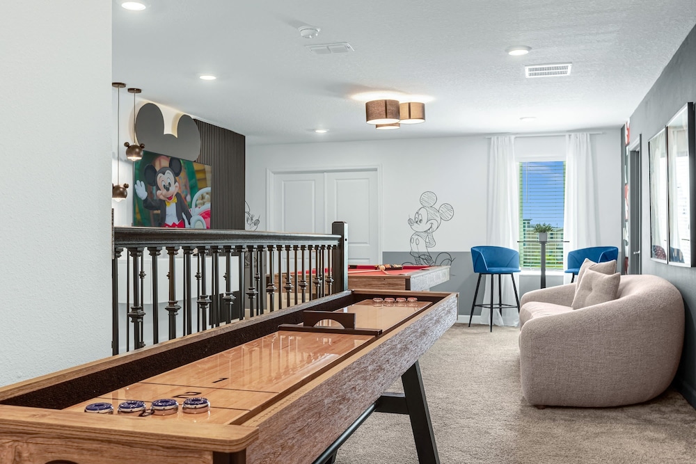 Luxury 9BR Getaway Pool Theater Theme Rooms