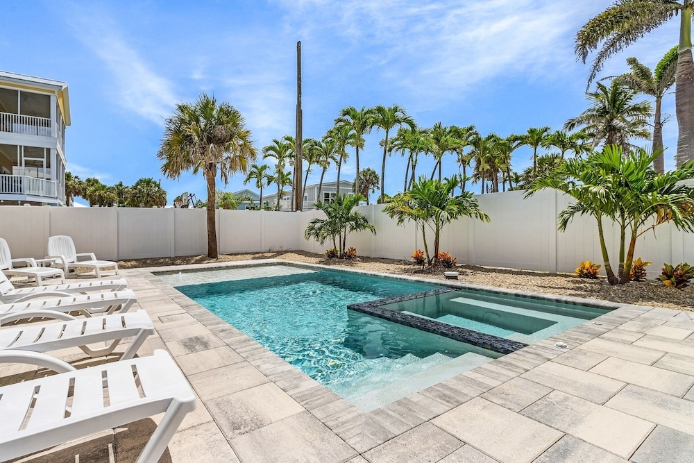 110 Sea Le Vie: 5br/4.5ba Brand New Build W/ Pool! 5 Bedroom Home