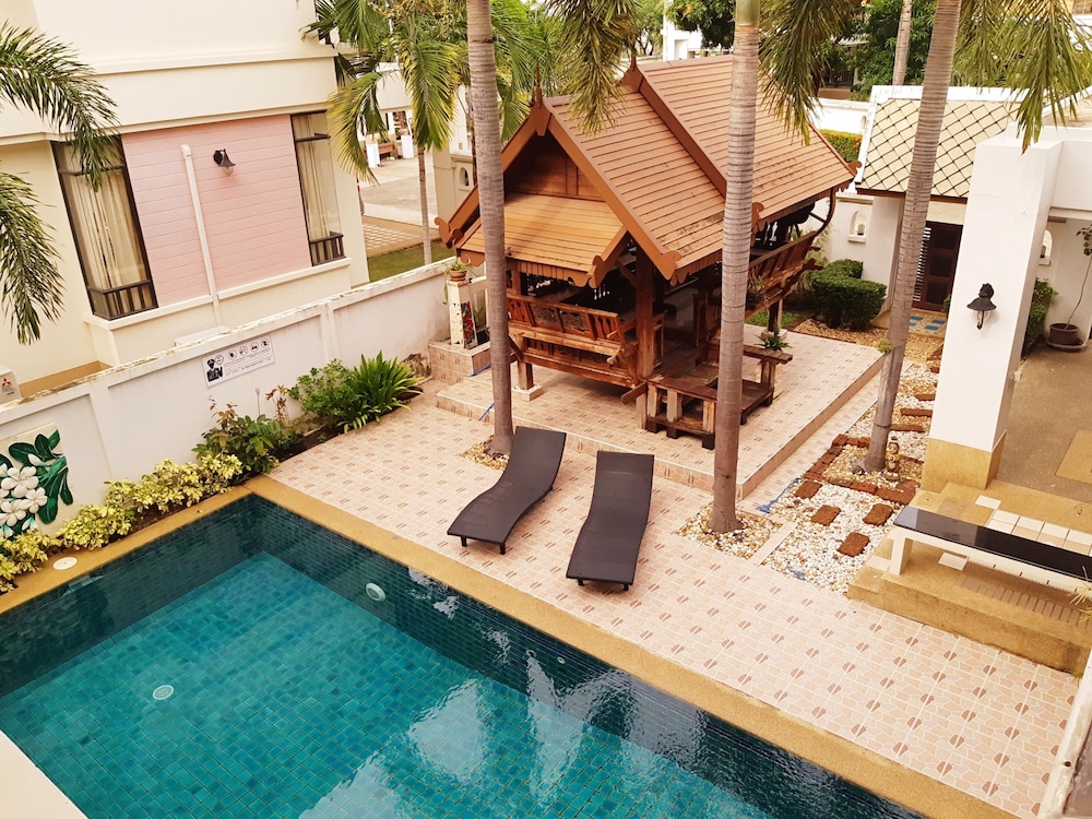Punnapha Pool Villa Pattaya