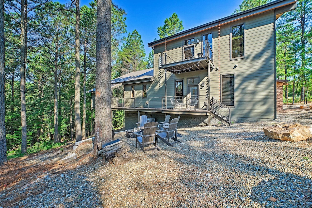 Broken Bow Cabin < 9 Mi to Choctaw Landing Casino view 4
