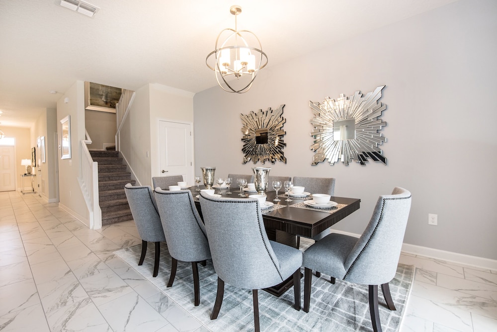 8 Bdrm 5 Bath Villa - Image 5