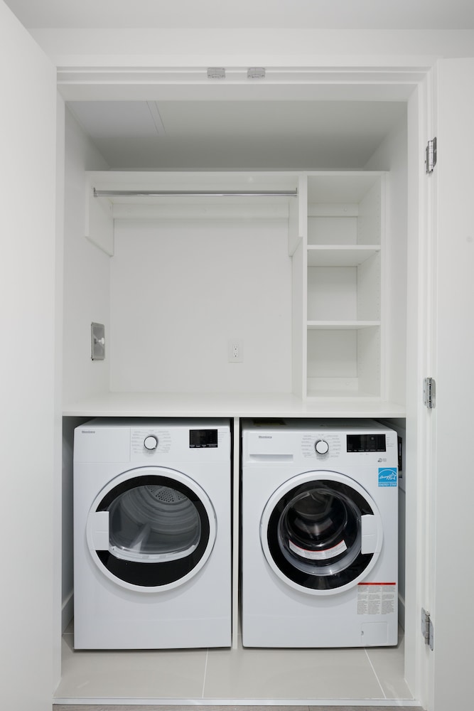 1111 Richards - 1407