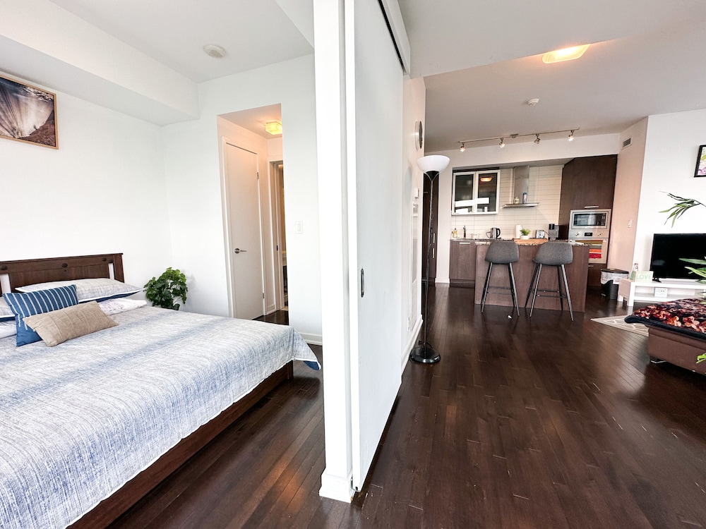 Luxury 2 Bedroom Lakeview-4