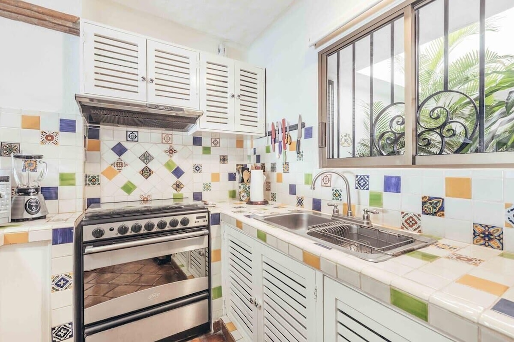 Ocean View 2Br Condo-balcony-beach-pool - 908