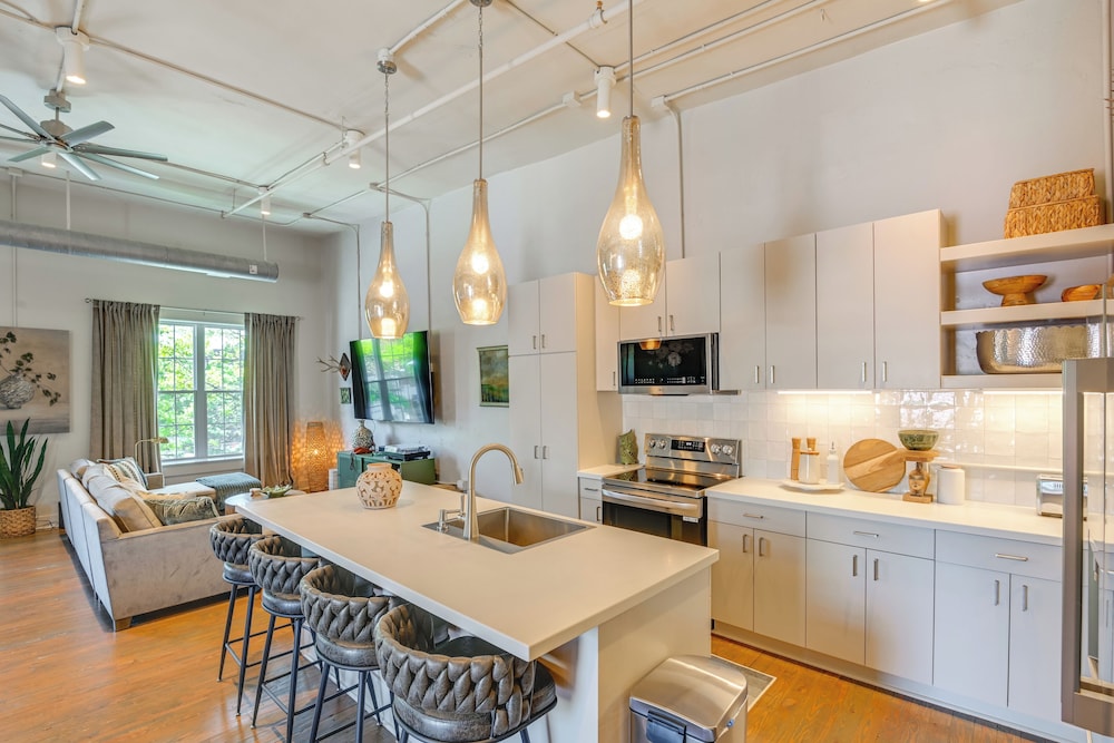 Walk to Vanderbilt: Eclectic Apt in Nashville