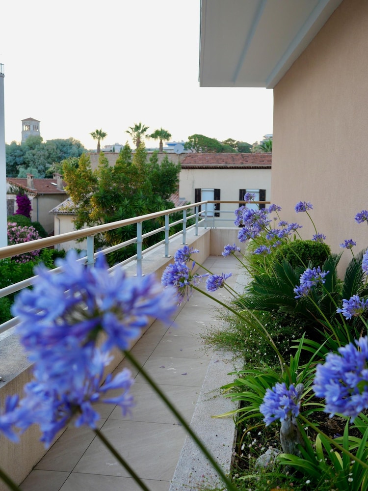 3 Bed Penthouse With Terrace Close to Beach- 2200
