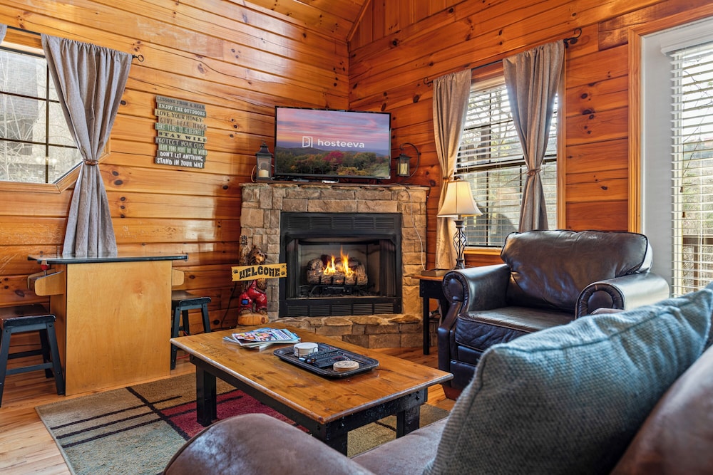 Bear Hideaway Cozy 3BR Cabin